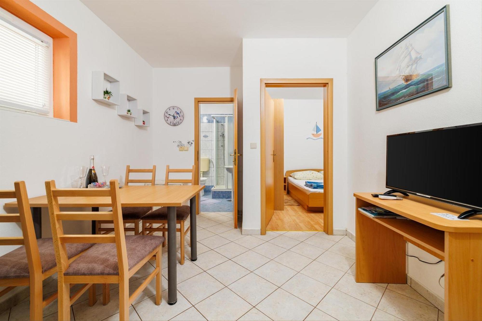 Apartment Julija Povile Esterno foto